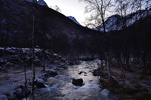 포토 JPG 해외이미지 계절 여행 백그라운드 자연 산 풍경 사람없음 야외 강 얼음 추위 흰색 숲 내추럴 해외202007 해외포토 자연요소 컬러 생태계 파일형식