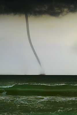 포토 JPG 해외이미지 구름 파도 바다 여행 백그라운드 곡선 자연 하늘 바람 날씨 풍경 사람없음 야외 물 여름 환경 어둠 힘 손상 안개 보트 위험 무서움 지중해 폭풍 바르셀로나 흐림 내추럴 고립 깔대기 뇌우 재앙 진짜 폭풍우 해외202007 해외포토 자연요소 계절 감정 선 컨셉 배_교통 비_날씨 스페인 자연재해 생태계 파일형식