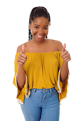 포토 JPG 해외이미지 학생 여자 행복 여유 성공 한명 웃음 사람 성인 기쁨 엄지손가락 최고 자신감 성인여자한명만 해외202007 해외포토 1 감정 컨셉 손가락 표정 여자한명만 성인여자만 파일형식