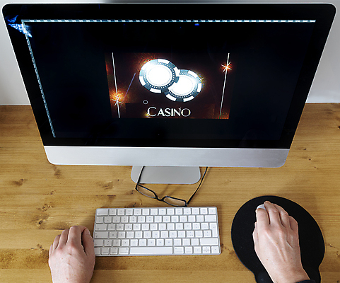 포토 JPG 해외이미지 백그라운드 컨셉 돈 인터넷 비즈니스 놀이 탁자 성공 주택 사람없음 초록색 노트북 컴퓨터 검은색 공책 웹 게임 흰색 키보드 우승 신용카드 행운 재산 도박 위험 심볼 카지노 기회 포커 온라인 중독 곤봉 고립 에이스 플레이어 해외202007 해외포토 스포츠용품 컬러 가구 문구용품 건물 금융 전자제품 최고 트럼프 파일형식