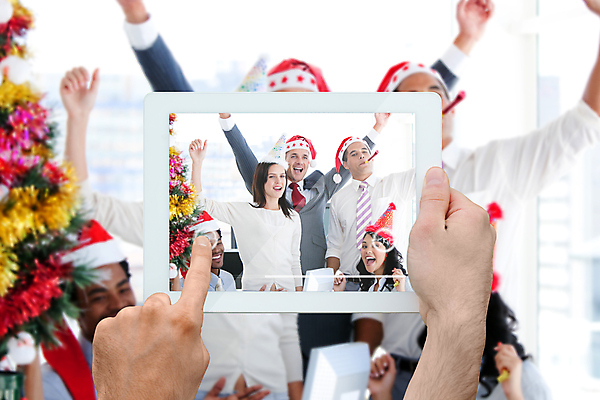 포토 JPG 해외이미지 백인 손 여자 남자 행복 회사 비즈니스 성공 미소 여러명 20대 성인 30대 태블릿 사무실 활발 비즈니스맨 비즈니스우먼 긍정 성인만 해외202007 해외포토 서양인 감정 다수 컨셉 표정 사람 청년 신체부위 장년 전자제품 스마트기기 직장인 파일형식