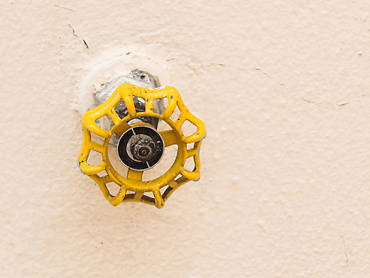 포토 JPG 해외이미지 식물 산업 공장 사람없음 야외 물 노란색 금속 장비 공구 원형 닫기 기름 연결 묘사 오브젝트 수도꼭지 파이프 튜브 고립 수도교 제어 파이프라인 공급 해외202007 해외포토 자연요소 도형 음식 컬러 공업 모션 재질 도구 다리_건축물 파이프_관 파일형식