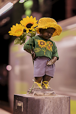 포토 JPG 해외이미지 모자 옷 계절 꽃 어린이 조각 티셔츠 패턴 해바라기 서기 사람없음 야외 물 여름 빛 태양 노란색 금속 일본 터치 외계인 바위 액체 도쿄 야간 플라스틱 속도 네온 청동 단상 방광 옛날 콘크리트 해외202007 해외포토 자연요소 식물 잡화 아시아 컬러 셔츠 무늬 모션 재질 사람 미확인물체 돌_바위 비뇨기관 파일형식