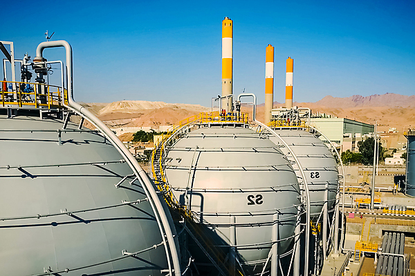 포토 JPG 해외이미지 식물 백그라운드 컨셉 비즈니스 하늘 불 통 굴뚝 풍경 사람없음 경제 파란색 농장 환경 탑 힘 에너지 저수지 액체 역 제조 기름 휘발유 석유 상품 정상 수화기 시설 파이프 탱크 수납 공학 유지 방법 운영자 전국 추출 터미널 해외202007 해외포토 자연요소 건축물 교육 음식 컬러 농업 교통시설 전화기 파일형식