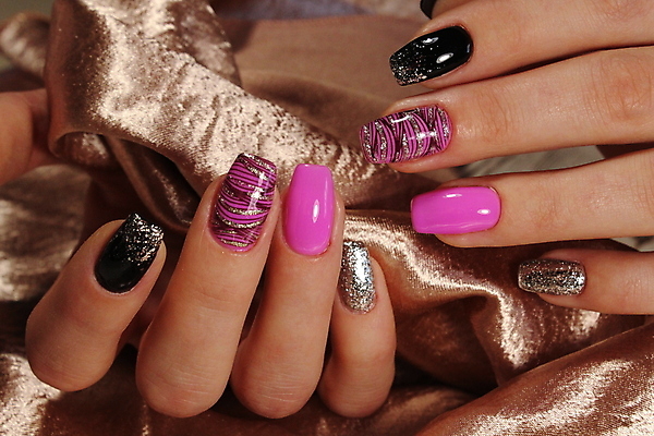 포토 JPG 해외이미지 손 여자 사람 근접촬영 신체부위 손톱관리 네일아트 손톱 해외202007 해외포토 뷰포인트 뷰티 파일형식