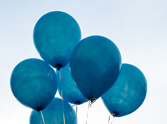 포토 JPG 해외이미지 디자인 컨셉 패턴 표면 사람없음 장식 파란색 파티 흰색 축하 피부 질감 풍선 고무 해외202007 해외포토 컬러 무늬 이벤트 신체부위 파일형식