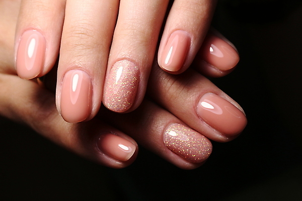 포토 JPG 해외이미지 손 손가락 검은배경 근접촬영 신체부위 손톱관리 네일아트 손톱 해외202007 해외포토 뷰포인트 백그라운드 사람 뷰티 검은색 파일형식