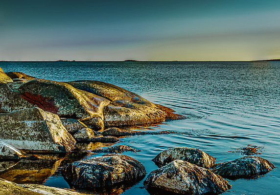 포토 JPG 해외이미지 동물 구름 파도 바다 섬 여행 자연 하늘 바람 노르웨이 풍경 사람없음 물 여름 파란색 빛 햇빛 태양 일몰 활발 바위 저녁 암초 덩어리 스칸디나비아 해외202007 해외포토 자연요소 계절 유럽 컬러 컨셉 날씨 노을 돌_바위 야간 생태계 파일형식