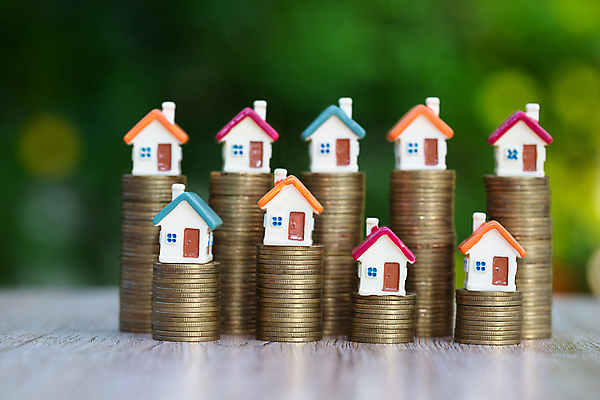 포토 JPG 해외이미지 모델 손 백그라운드 컨셉 돈 비즈니스 사다리 성공 주택 사람없음 건물 금융 경제 세일 쌓기 동전 저축 성장 절약 시장 재산 구매 위험 가격 중개인 투자 파운드 가치 대출 개발 경영 세금 진짜 해외202007 해외포토 직업 건축물 모션 신체부위 쇼핑 도구 파일형식