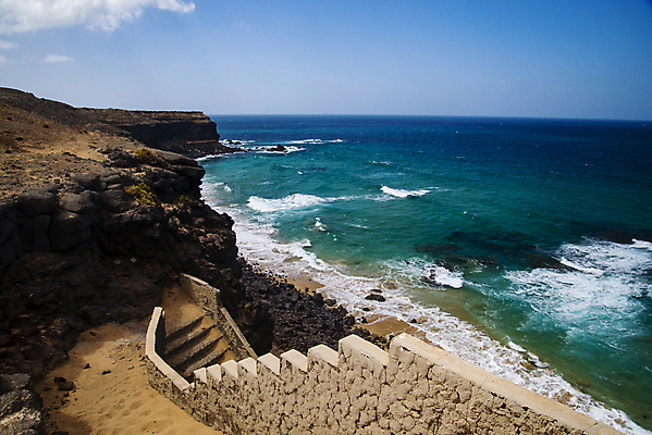 포토 JPG 해외이미지 1 섬 자연 하늘 휴가 풍경 해변 사람없음 여름 파란색 계단 봄 낭만 로스앤젤레스 파라다이스 해외202007 해외포토 계절 바다 컬러 컨셉 미국 생태계 파일형식