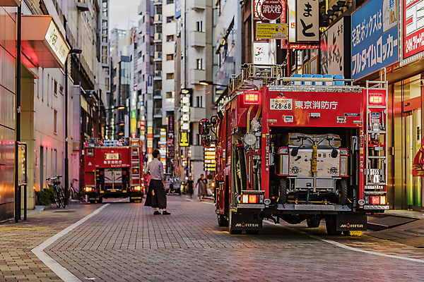 포토 JPG 해외이미지 산업 사다리 교통시설 불 손잡이 안전 사람없음 뒷모습 빨간색 물 문 금속 사진촬영 도구 도시 도움 오픈 구출 도쿄 보호 서비스 싸움 파이프 짐차 질서 엔진 재촉 사이렌 제어 해외202007 해외포토 자연요소 뷰포인트 컬러 교통 컨셉 모션 자동차 재질 일본 촬영 예절 시설 파일형식