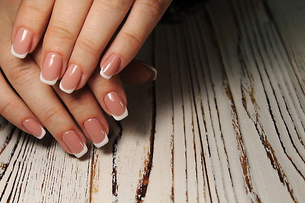 포토 JPG 해외이미지 손 여자 손가락 근접촬영 신체부위 손톱관리 네일아트 손톱 해외202007 해외포토 뷰포인트 사람 뷰티 파일형식