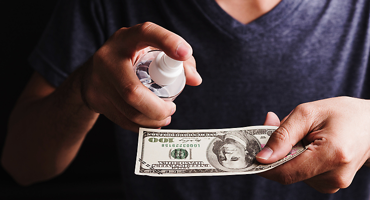 포토 JPG 해외이미지 손 남자 지폐 돈 한명 들기 사람 상반신 성인 앞모습 달러 검은색 바이러스 뿌리기 예방 소독제 성인남자한명만 코로나바이러스 손소독제 해외202007 델타변이바이러스 해외포토 1 뷰포인트 컬러 모션 신체부위 재산 남자한명만 성인남자만 파일형식