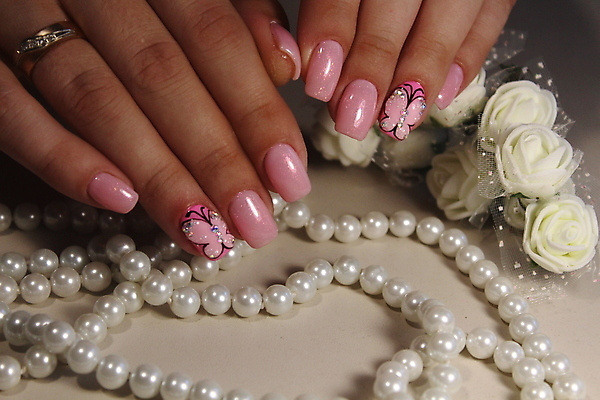 포토 JPG 해외이미지 손 디자인 여자 나비 패턴 추상 미술 사람없음 치료 장식 여름 유행 상점 화장품 흰색 못 손톱관리 그림 광택 고립 돌봄 해외202007 해외포토 계절 컬러 곤충 무늬 의학 모션 문화예술 사람 신체부위 뷰티 공구 네일아트 파일형식