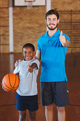 포토 JPG 해외이미지 백인 학생 라이프스타일 교육 남자 행복 어린이 남학생 공 학교 성공 농구 건강 초등학교 서기 손짓 소년 20대 운동 교사 긍정 남자만 해외202007 해외포토 서양인 직업 감정 컨셉 모션 사람 청년 생활 구기 파일형식
