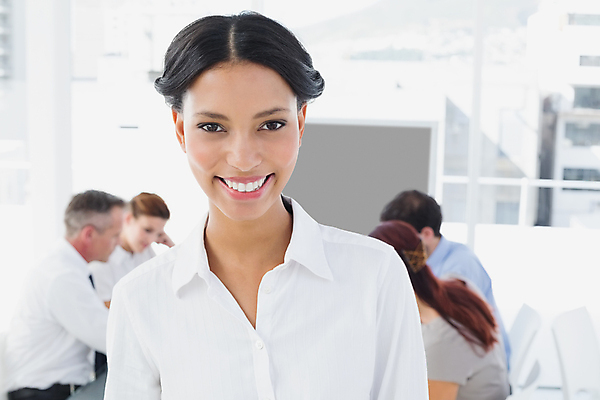 포토 JPG 해외이미지 응시 여자 남자 행복 40대 중년 실내 성인 30대 직장인 비즈니스맨 비즈니스우먼 동료 긍정 해외202007 해외포토 직업 시선 감정 컨셉 비즈니스 관계 사람 내부 장년 파일형식