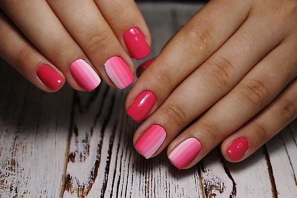 포토 JPG 해외이미지 손 여자 근접촬영 신체부위 손톱관리 네일아트 손톱 해외202007 해외포토 뷰포인트 사람 뷰티 파일형식