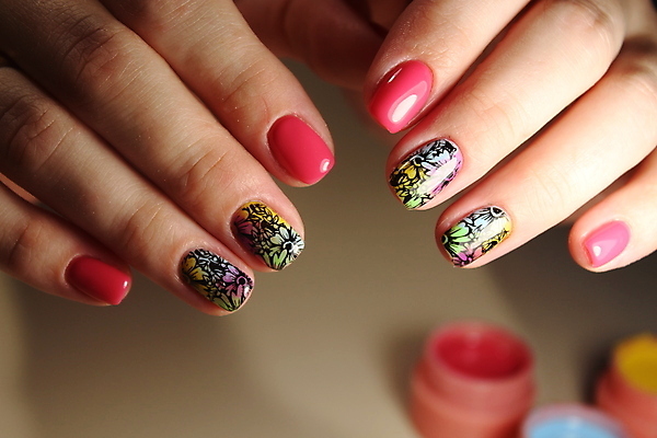 포토 JPG 해외이미지 손 여자 근접촬영 신체부위 손톱관리 네일아트 손톱 해외202007 해외포토 뷰포인트 사람 뷰티 파일형식