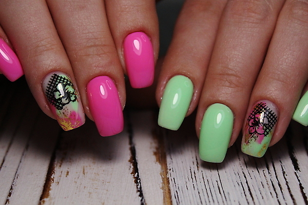 포토 JPG 해외이미지 손 여자 근접촬영 신체부위 손톱관리 네일아트 손톱 해외202007 해외포토 뷰포인트 사람 뷰티 파일형식