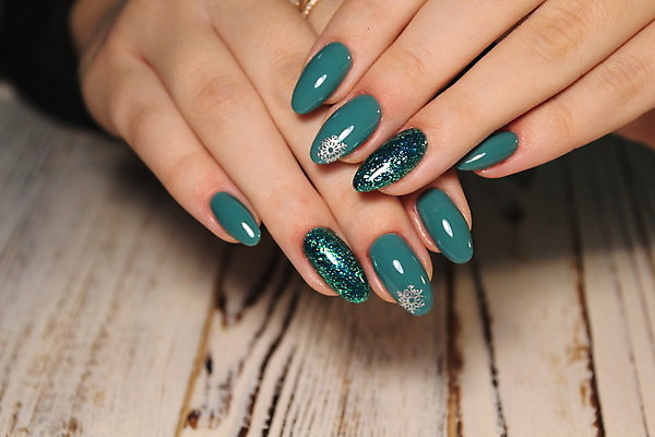 포토 JPG 해외이미지 손 여자 손가락 근접촬영 신체부위 손톱관리 네일아트 손톱 해외202007 해외포토 뷰포인트 사람 뷰티 파일형식