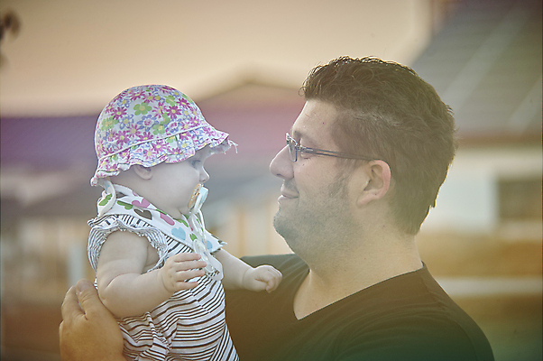 포토 JPG 해외이미지 백인 라이프스타일 여자 남자 딸 행복 아들 어린이 가족 놀이 엄마 주택 함께함 실내 사랑 미소 웃음 사람 앉기 성인 사람없음 야외 여름 부모 기쁨 육아 흰색 아빠 작음 해외202007 해외포토 서양인 계절 감정 컬러 컨셉 관계 모션 표정 내부 건물 생활 크기 파일형식