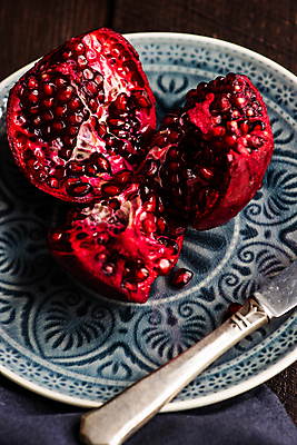 포토 JPG 해외이미지 식물 음식 백그라운드 컨셉 다이어트 과일 재료 탁자 디저트 건강 요리 사람없음 목재 주방 식사 어둠 수확 시골 칼 달콤 유기농 질감 날것 석류 숙성 채식주의자 카피스페이스 해외202007 해외포토 나무 웰빙 가구 농업 공백 맛 채식 파일형식