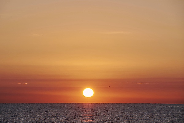 포토 JPG 해외이미지 구름 모래 파도 바다 여행 오렌지 자연 하늘 아침 휴가 풍경 사람없음 물 여름 빛 햇빛 태양 반사 여행객 평화 일출 맑음 침묵 고요 황혼 일몰 봄 새벽 전원 황금 흐림 터키석 파라다이스 해외202007 해외포토 주간 자연요소 계절 컨셉 과일 날씨 사람 노을 소리 전기에너지 보석 생태계 파일형식