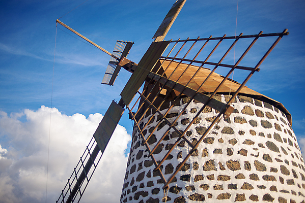 포토 JPG 해외이미지 구름 전통 외관 유럽 산업 문화 여행 건축양식 자연 하늘 바람 풍경 사람없음 야외 초록색 파란색 햇빛 태양 농장 마을 환경 탑 고층빌딩 힘 풍차 흰색 시골 역사 보호 장면 자원 방앗간 옛날 해외202007 해외포토 자연요소 건축물 건축 나라 컬러 컨셉 농업 날씨 빌딩 생태계 파일형식