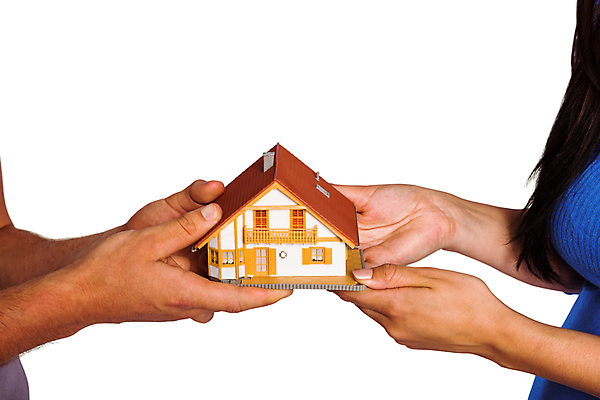 포토 JPG 해외이미지 커플 여자 남자 포즈 부동산 들기 근접촬영 성인 두명 신체부위 흰배경 성인만 해외202007 해외포토 뷰포인트 백그라운드 관계 모션 사람 흰색 재산 파일형식