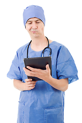 포토 JPG 해외이미지 주간 응시 남자 유니폼 청진기 실내 한명 들기 사람 상반신 성인 앞모습 태블릿 의료진 의사 흰배경 성인남자한명만 해외202007 해외포토 자연요소 직업 1 시선 옷 뷰포인트 백그라운드 의학 의료기기 모션 내부 전자제품 스마트기기 흰색 남자한명만 성인남자만 파일형식