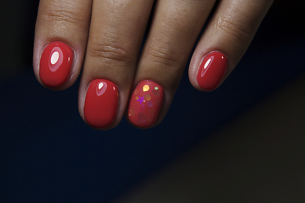 포토 JPG 해외이미지 손 여자 검은배경 근접촬영 신체부위 손톱관리 네일아트 손톱 해외202007 해외포토 뷰포인트 백그라운드 사람 뷰티 검은색 파일형식