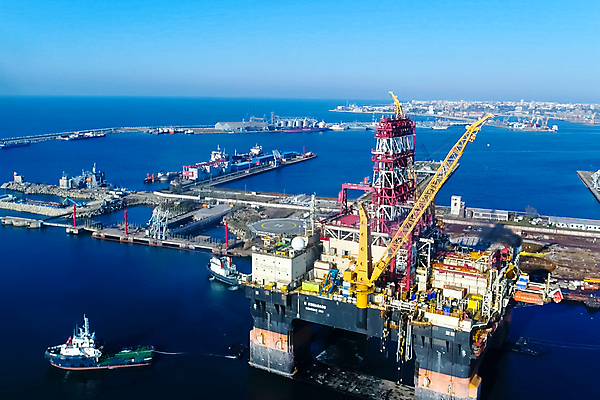 포토 JPG 해외이미지 식물 산업 바다 공장 교통시설 하늘 아침 해변 사람없음 강 항구 힘 일몰 장비 에너지 탐험 화물 보트 기름 휘발유 컨테이너 기중기 함선 파이프 연료 가스 포트 자원 공학 단상 폴란드 내추럴 해외202007 해외포토 주간 교육 유럽 음식 교통 배_교통 공업 노을 운송업 중장비 석유 시설 파일형식