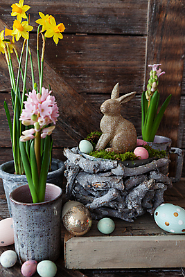 포토 JPG 해외이미지 전통 꽃 분홍색 꽃무늬 휴가 사람없음 목재 장식 세로 컬러풀 축제 봄 시골 토끼 부활절계란 수선화 해외202007 해외포토 나무 식물 계절 컬러 무늬 재료 포유류 부활절 반려동물 계란 파일형식