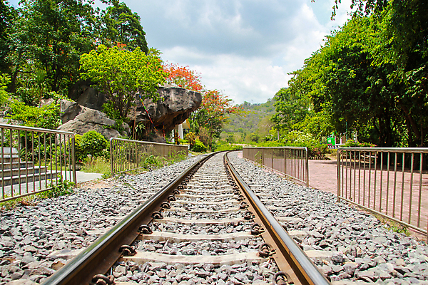포토 JPG 해외이미지 산업 도로 선 여행 백그라운드 컨셉 교통시설 태국 자연 하늘 풍경 사람없음 파란색 빛 태양 노란색 일몰 기차 수확 흰색 도시 역 필름 속도 방콕 트랙 지역 엔진 일반 단상 방법 선로 옛날 해외202007 해외포토 자연요소 아시아 길 육상교통 컬러 교통 농업 대중교통 노을 시설 생태계 파일형식