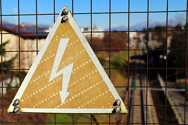 포토 JPG 해외이미지 사람없음 금속 닫기 위험 번개 사인 볼트 전압 해외202007 해외포토 컨셉 모션 재질 날씨 공구 파일형식