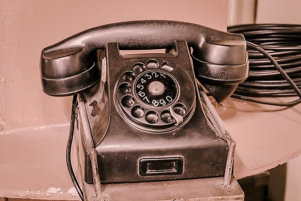 포토 JPG 해외이미지 전통 선 백그라운드 통신 탁자 말하기 대화 사람없음 목재 전자제품 스마트폰 사무실 숫자 갈색 검은색 장비 수확 골동품 기다림 클래식 코드 연결 전화기 심볼 향수 오브젝트 수화기 싱글 질감 복고 과거 육군 부름 다이얼 소통 세피아 옛날 중고 타종 회복 해외202007 해외포토 나무 문자 컬러 가구 컨셉 농업 비즈니스 재료 모션 군대 촬영기법 핸드폰 스마트기기 화장품 종 파일형식