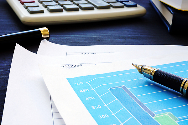 포토 JPG 해외이미지 종이 컨셉 비즈니스 통계 직장 사람없음 내부 금융 사무실 자료 정보 업무 재산 분석 보고서 문서 투자 이익 평가 회계 경영 세금 예산 해외202007 해외포토 회사 경제 작업 파일형식