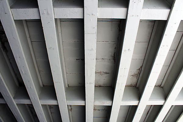 포토 JPG 해외이미지 디자인 도로 백그라운드 패턴 건축양식 교통시설 사람없음 건물 빛 공백 회색 흰색 도시 고속도로 아래 공학 평행 대칭 지원 콘크리트 해외202007 해외포토 건축물 교육 건축 길 컬러 교통 무늬 방향 시설 위치 파일형식