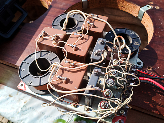 포토 JPG 해외이미지 음악 패턴 사람없음 전자제품 갈색 금속 페인트 전선 수확 그리기 클래식 수리 묘사 방송 아날로그 시스템 실타래 베이스 복원 소비에트 소셜네트워크 힘찬 해외202007 해외포토 컬러 컨셉 무늬 농업 모션 재질 현악기 문화예술 파일형식