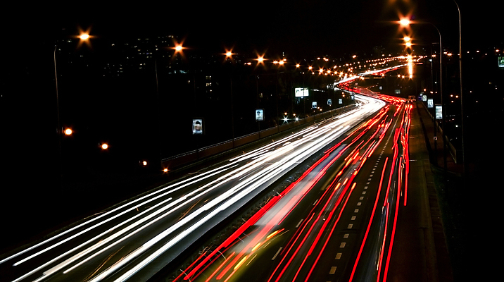 포토 JPG 해외이미지 유럽 도로 길 여행 이동 모션 자동차 거리 사람없음 빛 달리기 운전 시간 고속도로 야간 저녁 잼 폴란드 루트 방법 절정 바르샤바 해외202007 해외포토 자연요소 나라 육상교통 컨셉 교통시설 소스_음식 파일형식