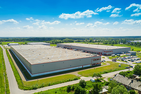 포토 JPG 해외이미지 산업 도로 비즈니스 교통시설 모션 안테나 사람없음 건물 화물 상품 주식 창고 상업 머리위 지역 트랙터 수납 짐차 무거움 트레일러 슈퍼마켓 수입 조감도 터미널 해외202007 해외포토 건축물 길 교통 통신 자동차 금융 상점 운송업 무게 농기계 시설 특수차량 파일형식