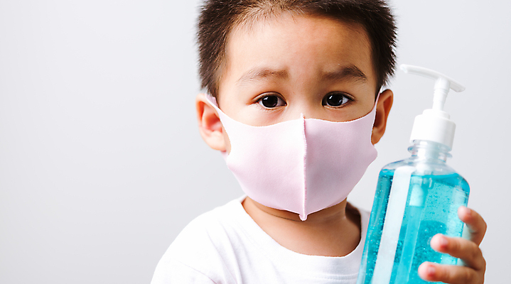 포토 JPG 해외이미지 남자 어린이 건강 마스크 한명 안전 사람 동양인 소년 건강관리 알코올 바이러스 위생 질병 소독제 위생관리 남자한명만 코로나바이러스 포스트코로나 해외202007 델타변이바이러스 해외포토 1 의학 관리 인종 사회이슈 남자만 파일형식