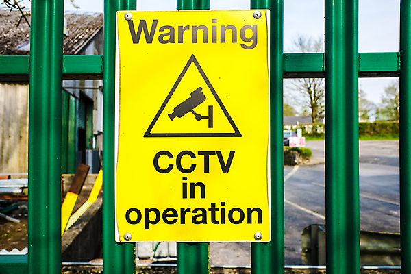 포토 JPG 해외이미지 벽 벽돌 경고 안전 사람없음 노란색 정보 관찰 시간 재산 아래 사인 예방 보안 지역 감시 공지사항 동영상 해외202007 해외포토 컬러 모션 금융 방향 위치 파일형식