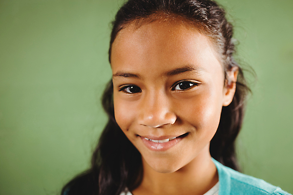 포토 JPG 해외이미지 응시 여자 행복 어린이 기쁨 긍정 해외202007 해외포토 시선 감정 컨셉 사람 파일형식