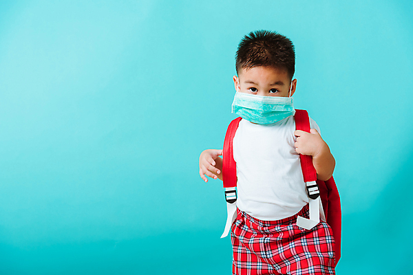 포토 JPG 해외이미지 교육 남자 어린이 백그라운드 학교 건강 마스크 한명 안전 사람 동양인 소년 유치원 고통 바이러스 질병 예방 박테리아 인플루엔자 전염병 남자한명만 코로나바이러스 포스트코로나 해외202007 델타변이바이러스 해외포토 1 감정 의학 인종 사회이슈 남자만 파일형식