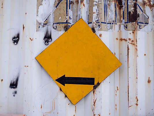 포토 JPG 해외이미지 아이콘 디자인 산업 도로 벽 여행 이동 컨셉 통신 교통시설 모션 거리 프레임 경고 안전 사람없음 야외 노란색 우주 금속 줄무늬 공백 운전 흰색 도시 위험 심볼 묘사 사인 속도 질감 신호 회전 타운 건너기 고립 그만 돌봄 주목 해외202007 해외포토 길 컬러 교통 무늬 재질 시설 파일형식