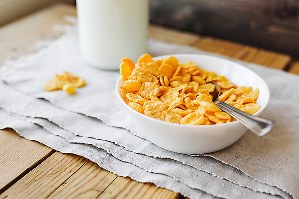 포토 JPG 해외이미지 라이프스타일 식기 접시 음료 음식 조각 백그라운드 다이어트 탁자 아침 건조 건강 옥수수 요리 사람없음 목재 노란색 숟가락 식사 우유 흰색 시골 사발 맛 아침식사 낟알 시리얼 밀 질감 냅킨 내추럴 점심식사 뮤즐리 바삭바삭 해외202007 해외포토 주간 나무 컬러 가구 컨셉 재료 유제품 곡류 수저 생활 사기그릇 파일형식