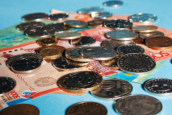 포토 JPG 해외이미지 아시아 종이 컨셉 지폐 돈 비즈니스 성공 사람없음 금융 경제 동전 거래 저축 흰색 시장 재산 주식 가득함 오브젝트 사인 투자 이익 계산서 위기 해외202007 해외포토 나라 컬러 파일형식