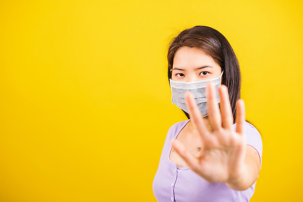 포토 JPG 해외이미지 여자 컨셉 건강 경고 마스크 한명 안전 사람 동양인 노란색 고통 금지 바이러스 질병 위험 사인 예방 그만 인플루엔자 전염병 여자한명만 코로나바이러스 포스트코로나 해외202007 델타변이바이러스 해외포토 1 감정 컬러 의학 인종 사회이슈 여자만 파일형식