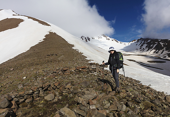 포토 JPG 해외이미지 구름 1 스포츠 여행 배낭 자연 하늘 산 한명 사람 풍경 야외 파란색 태양 여행객 새벽 하이킹 추위 자유 탐험 정상 모험가 오르기 루트 산악가 선로 하이커 해외202007 해외포토 자연요소 컬러 컨셉 가방 모션 레저 생태계 파일형식